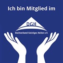 Logo mit weißen Händen, die weißes Dreieck mit "DGH" und "Dachverband Geistiges Heilen e.V." auf blauem Grund halten, darüber Text "Ich bin Mitglied".