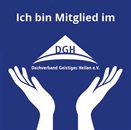 Zwei nach oben gehaltene, geöffnete Hände. Text im Logo: „Ich bin Mitglied im DGH - Dachverband Geistiges Heilen“.
